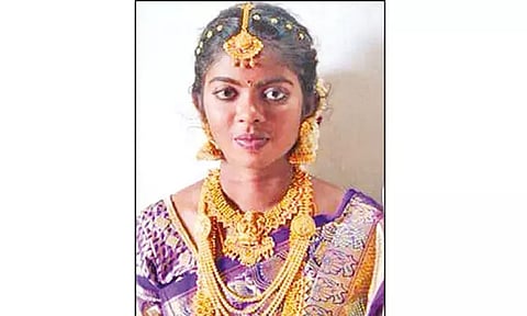 பிரசவத்தில் பெண் சாவு; உறவினர்கள் போராட்டம்