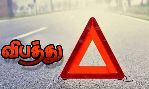 சாலையோரம் குவிக்கப்பட்ட இரும்பு குவியல் மீது மோட்டார் சைக்கிள் மோதல்; கல்லூரி மாணவர் பலி