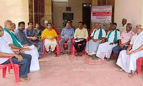 வேளாண் அதிகாரிகள் உண்ணாவிரதம்