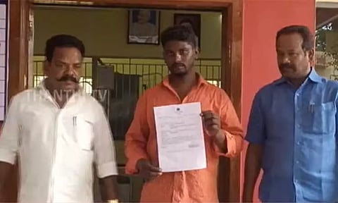 தேர்தலில் போட்டியின்றி வெற்றி பெற்ற பெண் பஞ்சாயத்து தலைவர் திடீர் மாயம் - கணவர் பரபரப்பு புகார்