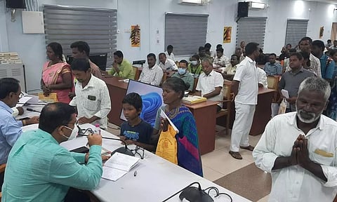 கள்ளக்குறிச்சியில்மக்கள் குறைதீர்க்கும் நாள் கூட்டம் :357 பேர் மனு கொடுத்தனர்