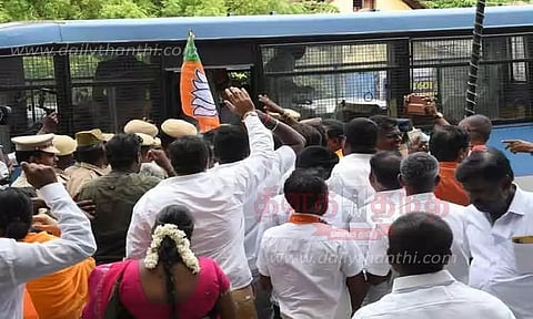 இந்து சமய அறநிலை அலுவலகத்தை பா.ஜனதா கட்சியினர் முற்றுகை