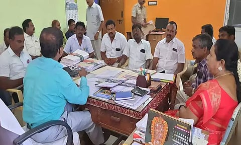 பா.ஜ.க. சார்பில் இன்று நடக்க இருந்த உண்ணாவிரத போராட்டம் வாபஸ்: சமாதான பேச்சுவார்த்தையில் உடன்பாடு