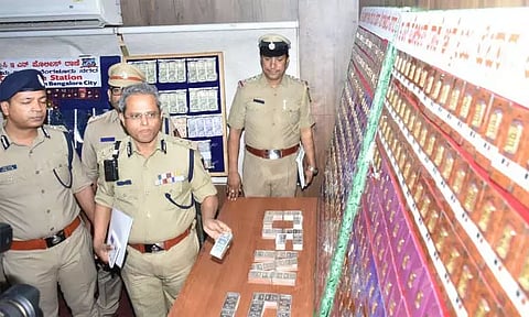 ஆன்லைன் வர்த்தக நிறுவன இணையத்தை முடக்கி மோசடி செய்த வாலிபர் கைது; ரூ.4¼ கோடி பொருட்கள் மீட்பு