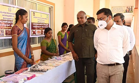 'மகளிர் சுய உதவி குழுக்களின் உற்பத்தி பொருட்களை அதிகளவில் பயன்படுத்துங்கள்'கல்லூரி மாணவர்களுக்கு கலெக்டர் வேண்டுகோள்