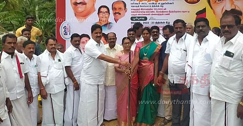 எருமாம்பட்டி ஊராட்சியில்ரூ.1.18 கோடியில் வளர்ச்சி திட்டப்பணிகள்மதியழகன் எம்.எல்.ஏ. தொடங்கி வைத்தார்