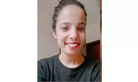 உடல் சூட்கேசில் கிடந்த வழக்கு: கற்பழிப்பு புகாரை வாபஸ் பெற மறுத்ததால் பெண் கொலை - சினிமா கலைஞர் வெறிச்செயல்