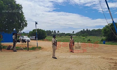 அரசு மணல் கிடங்கு, அலுவலகத்தில் அமலாக்கத்துறை அதிகாரிகள் சோதனை