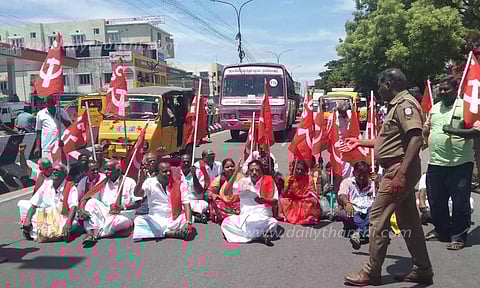 இந்திய கம்யூனிஸ்டு கட்சியினர் மறியல் போராட்டம்