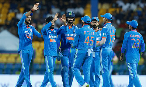 உலகக் கோப்பை கிரிக்கெட்டுக்கு முன்பாக 'நம்பர் ஒன்' இடத்தை பிடிக்க 3 அணிகள் போட்டி