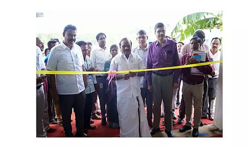 தொழில்நுட்ப மையத்தை அமைச்சர் சி.வி.கணேசன் ரிப்பன் வெட்டி திறந்து வைத்த போது எடுத்த படம்.