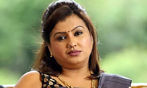 வாழ்க்கையை வெப் தொடராக்கும் சோனா