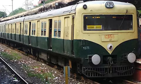 தண்டவாள சீரமைப்புபணி காரணமாக 9 மின்சார ரெயில்கள் இன்று ரத்து
