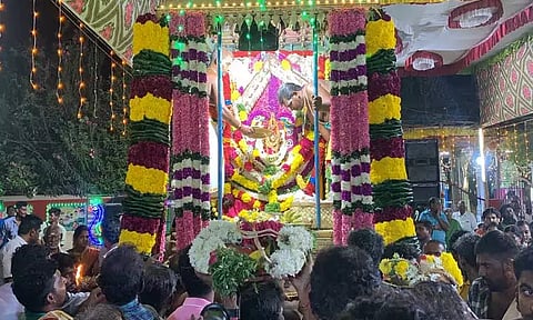 மாவடிபண்ணை முத்தாரம்மன் கோவில்கொடைவிழாவில் அம்மன் சப்பர வீதி உலா