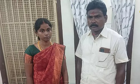 54 வயது கூலி தொழிலாளியை காதலித்து திருமணம் செய்து கொண்ட 24 வயது பட்டதாரி பெண்..!