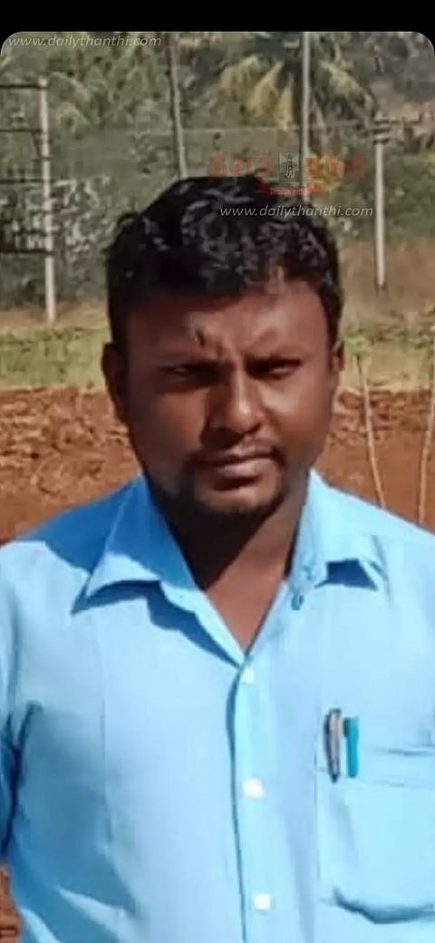 மொபட் மீது லாரி மோதி தனியார் நிறுவன ஊழியர் சாவு