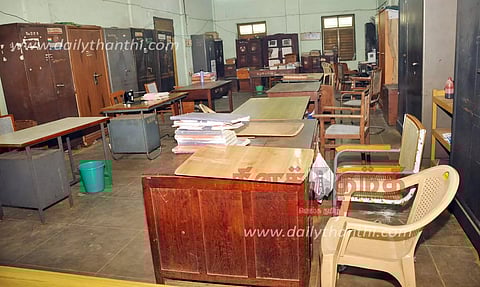 காலிப்பணியிடங்களை நிரப்பக்கோரி ஊரக வளர்ச்சித்துறையினர் காலவரையற்ற வேலைநிறுத்தம்