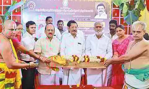 நங்கநல்லூர் ஆஞ்சநேயர் கோவிலுக்கு புதிய தங்கத்தேர் செய்வதற்கான பணி- அமைச்சர்கள் தா.மோ.அன்பரசன், சேகர்பாபு தொடங்கி வைத்தனர்