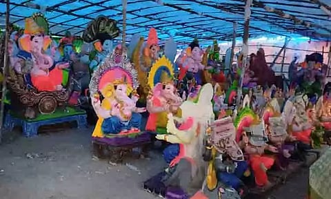 ரசாயனம் கலந்ததாக புகார்: 3 விநாயகர் சிலை குடோன்களுக்கு 'சீல்'