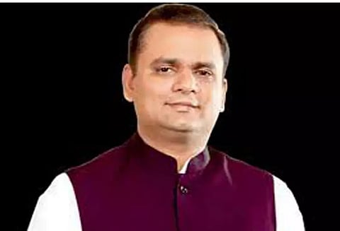 சிவசேனாவின் இருதரப்பு எம்.எல்.ஏ.க்கள் தகுதிநீக்க வழக்கு விசாரணை- சபாநாயகர் தொடங்கினார்