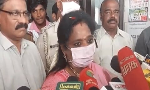 பரவி வரும் டெங்கு.. மருத்துவமனையில் தமிழிசை திடீர் ஆய்வு