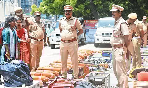 வடகிழக்கு பருவமழை தொடங்க உள்ளதால் வெள்ள பாதிப்பில் இருந்து பொதுமக்களை மீட்க ஒத்திகை