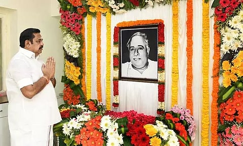 பேரறிஞர் அண்ணாவின் 115வது பிறந்தநாளை முன்னிட்டு எடப்பாடி பழனிசாமி மரியாதை