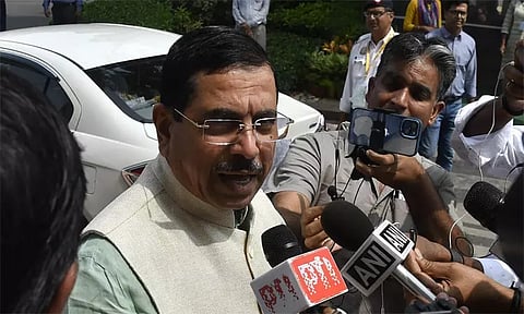 நாடாளுமன்ற சிறப்பு கூட்டத்தொடரை கண்டு காங்கிரஸ் அஞ்சுவது ஏன்? மத்திய மந்திரி கேள்வி