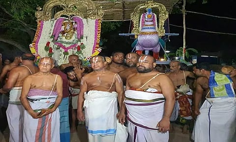 திருக்கோளூர் வைத்தமாநிதி பெருமாள் கோவிலில் கருடசேவை:திரளான பக்தர்கள் சாமி தரிசனம்