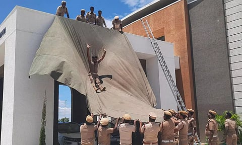கள்ளக்குறிச்சியில்பேரிடர்களில் சிக்குபவர்களை மீட்பது குறித்து மாணவர்களுக்கு செயல்விளக்கம்