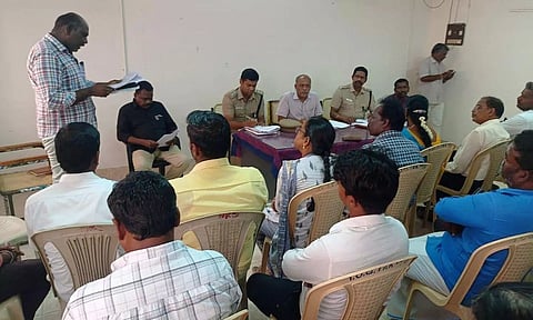 விநாயகர் சதுர்த்தி விழாவில்அரசு வகுத்துள்ள விதிமுறைகளை பின்பற்றாதவர்கள் மீது கடும் நடவடிக்கை :சிலை வழிப்பாட்டு குழுவினருக்கு கோட்டாட்சியர் எச்சரிக்கை