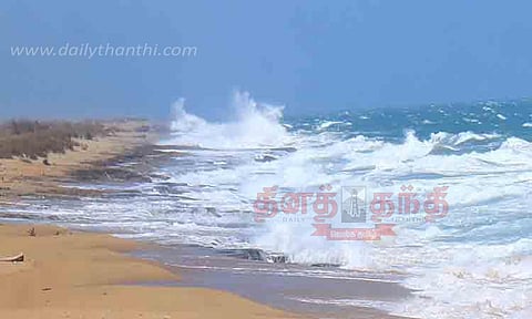 கடல் சீற்றத்தால் மீன்பிடி தொழில் பாதிப்பு