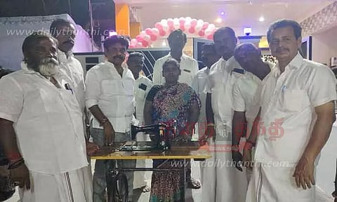 ஏழை பெண்களுக்கு தையல் எந்திரம்; இசக்கி சுப்பையா எம்.எல்.ஏ. வழங்கினார்