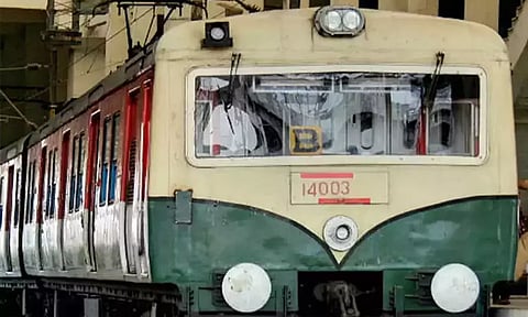 சைதாப்பேட்டையில் ஓடும் ரெயிலில் இருந்து இறங்கிய பெண் பலி