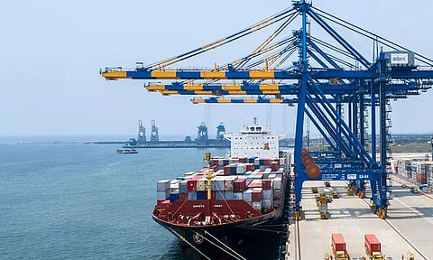 பெரிய கப்பல்கள் வந்து செல்ல வசதியாக காமராஜர் துறைமுகத்தின் ஆழம் மேலும் அதிகரிக்கப்படும் - மேலாண்மை இயக்குனர் தகவல்