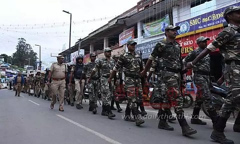 ஊட்டியில் போலீசார் கொடி அணிவகுப்பு