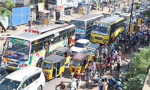 மரப்பாலம் சந்திப்பில் கடும் போக்குவரத்து நெரிசல்