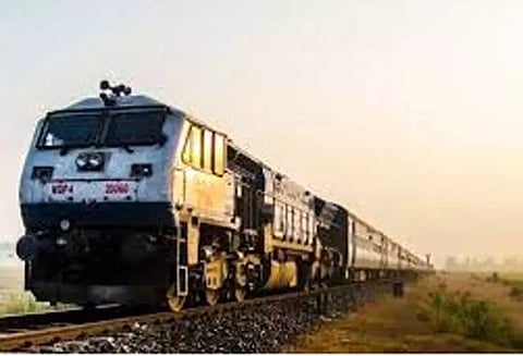 எக்ஸ்பிரஸ் ரெயில் மோதி வாலிபர் படுகாயம்