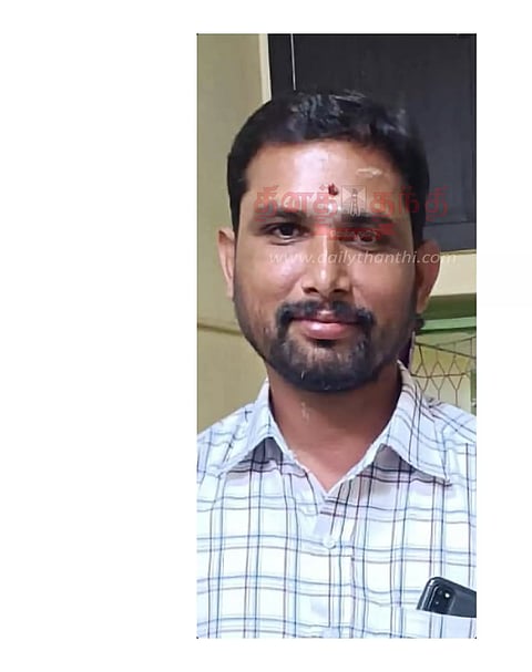 ரெயில் முன் பாய்ந்து பேராசிரியர் தற்கொலை