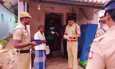 நாட்டு வெடிகுண்டு தயாரித்து ரவுடிகளுக்கு விற்றவர் கைது