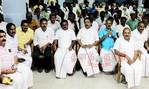 அ.தி.மு.க.வில் இணைந்த அ.ம.மு.க.வினர்