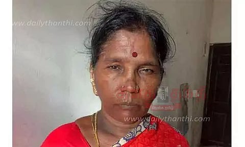 பஸ் பயணிகளிடம் நகை திருடிய தமிழக பெண் கைது