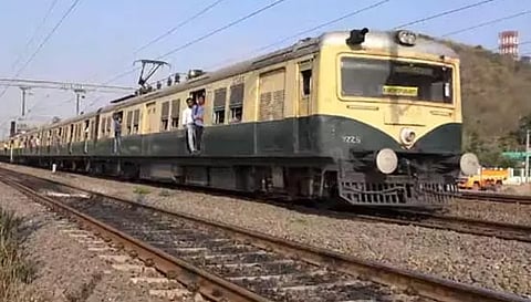 நாளை மின்சார ரெயில்கள் ஞாயிறு கால அட்டவணைபடி இயக்கப்படும்