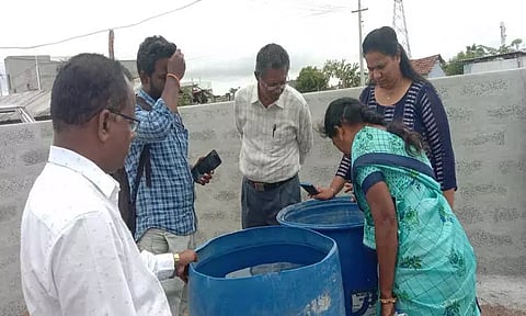 கிணத்துக்கடவு பேரூராட்சியில் டெங்கு தடுப்பு பணிகள் தீவிரம்-மாவட்ட மலேரியா அலுவலர் நேரில் ஆய்வு