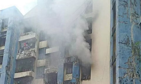 தானேயில் அடுக்குமாடி குடியிருப்பில் திடீர் தீ