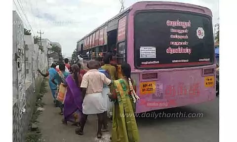 நிறுத்தங்களில் முறையாக நிற்காமல் ஓடும் அரசு பஸ்கள்