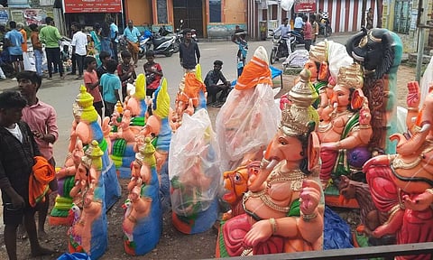 கள்ளக்குறிச்சியில் பூஜை பொருட்கள் விற்பனை அமோகம்