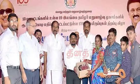 இலங்கை தமிழர் மறுவாழ்வு மையத்தில் 62 பேருக்கு புதிய வீடுகள்
