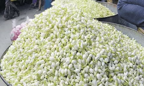 விநாயகர் சதுர்த்தியை ஒட்டி, பூக்கள் விலை இருமடங்காக உயர்வு.!