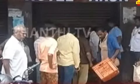 வேலூரில் உணவகத்தின் சுவர் இடிந்து விழுந்து 2 பேர் உயிரிழப்பு - உணவகத்திற்கு சீல்